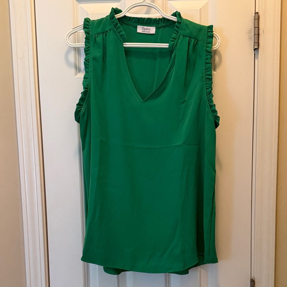Spin Sleeveless V-Neck Ruffle Trim Top in Green Large